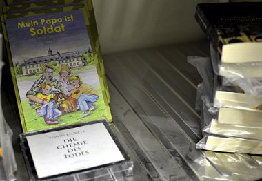 Mitbringsel für die Lieben daheim, Feldlager Faisabad
(Afgh... Mitbringsel für die Lieben daheim, Feldlager Faisabad
(Afgh...