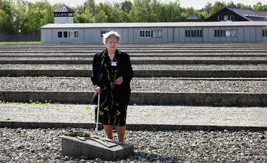 1. Mai 2005, KZ-Gedenkstätte Dachau. Carmen Lesage aus Frankreic...