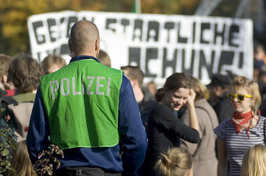 »Die Unfehlbarkeit des Papstes ist eine Kinderei verglichen mit ...