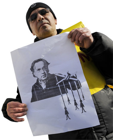 Protest in Turin: Arbeiter mit Plakat, das Fiat-Chef Marchionne
...