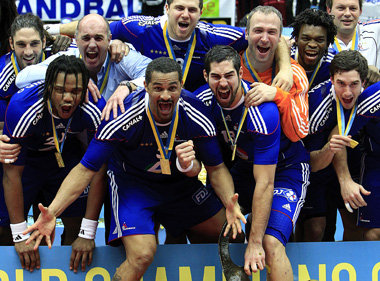 So sehen Sieger aus. Frankreichs Handballer werden auch in
Zukun...