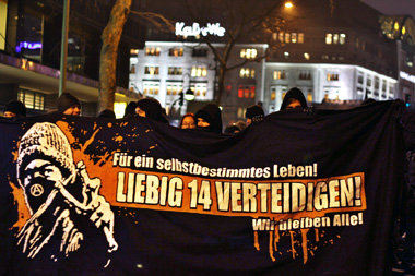 Gegen R&auml;umung der Liebigstra&szlig;e 14: Demonstration in
t...