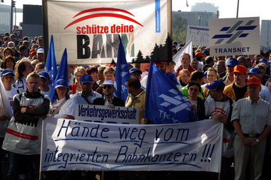 Transnet macht mobil: 2 000 Bahnangestellte demonstrierten am 21...