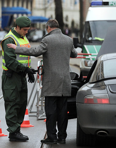Auch Porschefahrer sind verd&auml;chtig, seit mit Klaus Ernst
ei...