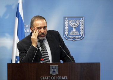 Antidemokrat und Rassist mit starkem Rückhalt: Israels
Au&s... Antidemokrat und Rassist mit starkem Rückhalt: Israels
Au&s...