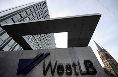 Dieses Gebäude hat schon bessere Tage gesehen:
WestLB-Zentr... Dieses Gebäude hat schon bessere Tage gesehen:
WestLB-Zentr...