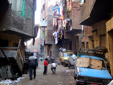 Spielen in den Gassen der »Müllstadt«: Die Kinder des Kairoer Mo...