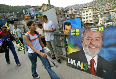 Wahlkampf im Armenviertel Rocinha, Rio de Janeiro: Der Favorit »... Wahlkampf im Armenviertel Rocinha, Rio de Janeiro: Der Favorit »...