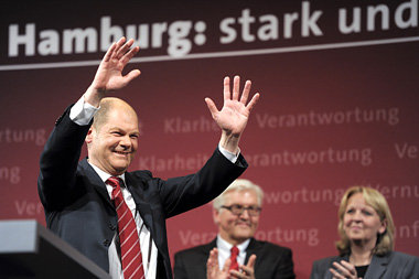 SPD-Spitzenkandidat gut gelaunt beim Wahlkampfabschlu&szlig;
sei...
