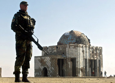 Isoliert in einem Land, wo sie nichts zu suchen hat: Bundeswehr Isoliert in einem Land, wo sie nichts zu suchen hat: Bundeswehr