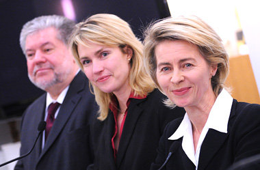 Kurt Beck, Manuela Schwesig (beide SPD) und Ursula von der
Leyen...