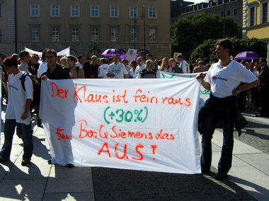 Mehrere hundert Siemens-Mitarbeiter demonstrierten am Freitag in...