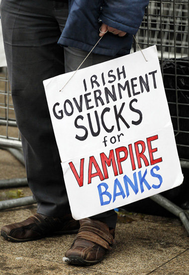 B&uuml;rgerproteste in Dublin: Von Blutsaugern und deren
Helfern