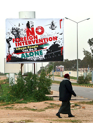 Nein zur ausl&auml;ndischen Intervention &ndash; Plakat in
Benga...