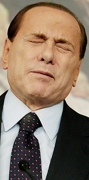 Augen zu und durch: Der italienische Premier Silvio Berlusconi