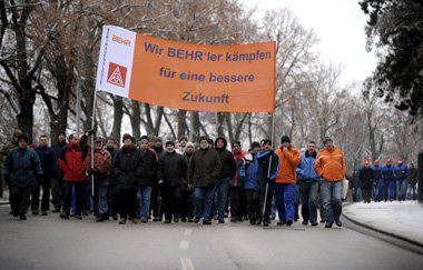 Demonstration der Behr-Arbeiter im Januar 2010 in
Stuttgart-Feue...