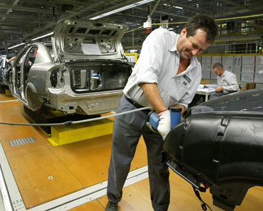 Arbeiter bei Opel in R&uuml;sselsheim: Hat er einen oder hat er
...