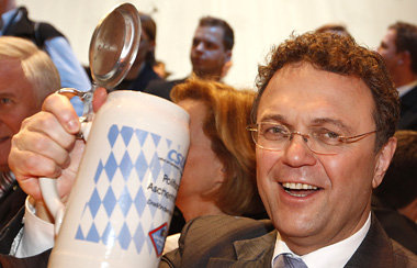 Ma&szlig;halten: Hans-Peter Friedrich beim politischen
Aschermit...