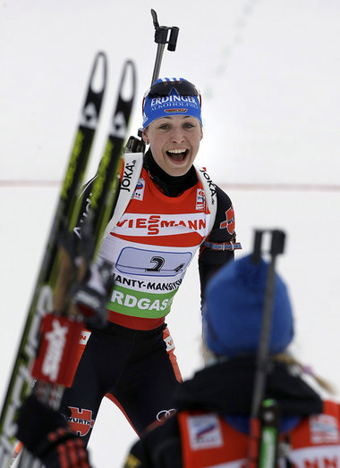 Fast im Alleingang das deutsche Biathlon-Image aufpoliert:
Neune... Fast im Alleingang das deutsche Biathlon-Image aufpoliert:
Neune...