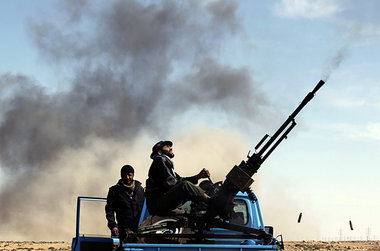 Libysche Aufst&auml;ndische zwischen Brega und Ras Lanuf