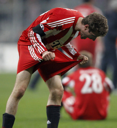 Thomas M&uuml;ller &auml;rgert sich &uuml;ber den &raquo;Stich
i...