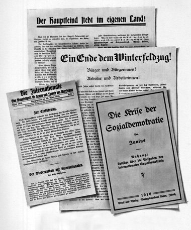 Illegale Flugbl&auml;tter und Schriften der Gruppe
&raquo;Intern...