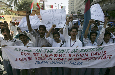 Pakistanische Studenten protestierten am Donnerstag gegen die
Fr...