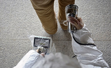 Die Radioaktivität im weiteren Umfeld der Reaktoren deutet
... Die Radioaktivität im weiteren Umfeld der Reaktoren deutet
...