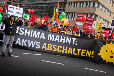 120000 Menschen gegen Kernkraftnutzung. Antiatomdemo am Samstag
... 120000 Menschen gegen Kernkraftnutzung. Antiatomdemo am Samstag
...
