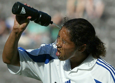 T&uuml;ren &ouml;ffnen ist verdammt anstrengend: Steffi
Jones