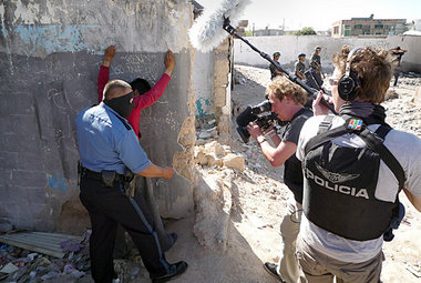 Drogen-Razzia in Ciudad Juarez: »makro: Im
Würgegriff... Drogen-Razzia in Ciudad Juarez: »makro: Im
Würgegriff...