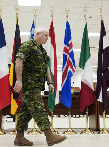Der Kommandeur des NATO-Krieges gegen Libyen, Generalleutnant
Ch... Der Kommandeur des NATO-Krieges gegen Libyen, Generalleutnant
Ch...