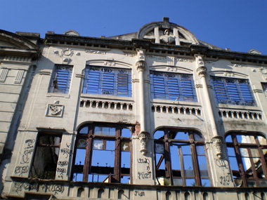 Verfallener Glanz – Ruinen aus der »Belle Epoche« der früheren b...