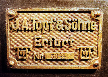 Konstruktion von &raquo;neuen, m&auml;chtigen Krematorien&laquo;