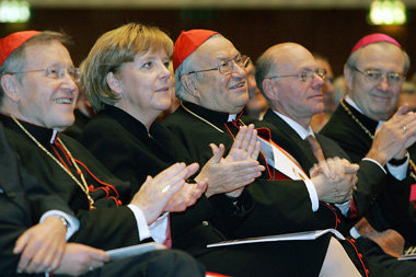 Ihren guten Draht zu Kirchenoberen erkaufen sich Politiker wie A... Ihren guten Draht zu Kirchenoberen erkaufen sich Politiker wie A...