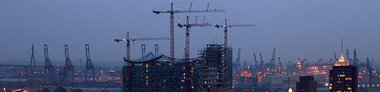 Faß ohne Boden: Hamburgs teuerste Baustelle in der Abenddämmerun...