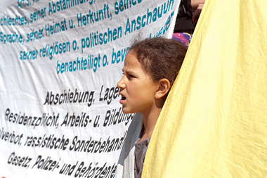 Protest vor dem Fl&uuml;chtlingslager in Zella-Mehlis am Osterso...