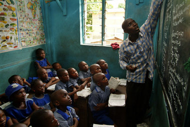 Nigeria: Jedes zweite Kind besucht eine Schule. Die Analphabeten...