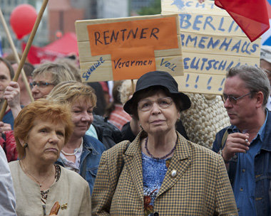 Rentner protestieren gegen die permanente Verschlechterung ihrer...
