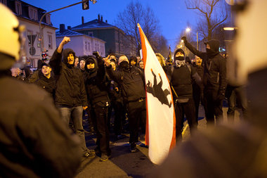 Von mehr als 10000 Antifaschisten ausgebremst und blockiert: Neo...