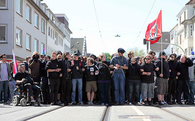 »Keinen Meter!« – Antifaschisten machten am Sonntag in Bremen me... »Keinen Meter!« – Antifaschisten machten am Sonntag in Bremen me...