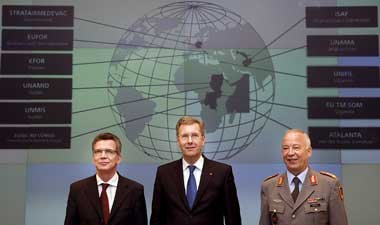Stolz auf die deutsche Angriffsarmee: Verteidigungsminister Thom...