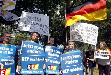 Peinliche Veranstaltung: Anhänger der Republikaner und von »pro ... Peinliche Veranstaltung: Anhänger der Republikaner und von »pro ...