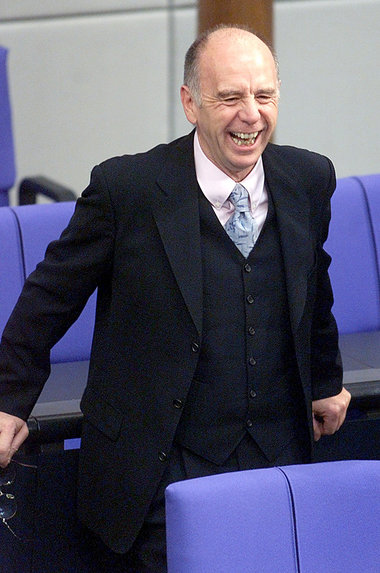 Fleißig, fleißig: Der Abgeordnete Walter Riester (SP... Fleißig, fleißig: Der Abgeordnete Walter Riester (SP...