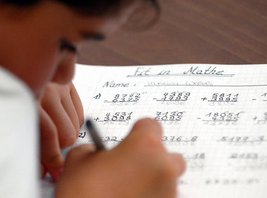 Schon Kinder müssen funktionieren – Grundschülerin im Mathe­unte...