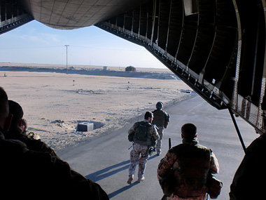 Vorstoß auf unbekanntes Terrain. Libyen, 26. Februar Vorstoß auf unbekanntes Terrain. Libyen, 26. Februar
