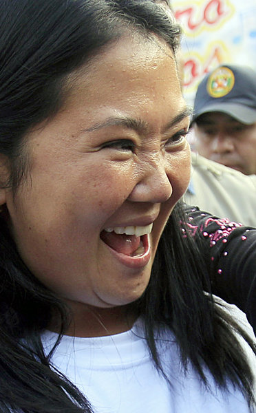 Lacht trotz Verdächtigungen: Keiko Fujimori Lacht trotz Verdächtigungen: Keiko Fujimori