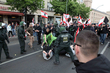 Für die Neonazischläger war die Polizei am vergangenen... Für die Neonazischläger war die Polizei am vergangenen...