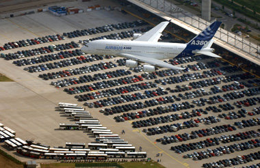 Der Anteil von Auto und Flugzeug am Personenverkehr macht ü... Der Anteil von Auto und Flugzeug am Personenverkehr macht ü...