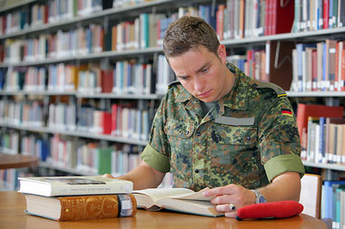 Nicht immer ist Milit&auml;rforschung an Hochschulen so kenntlic...